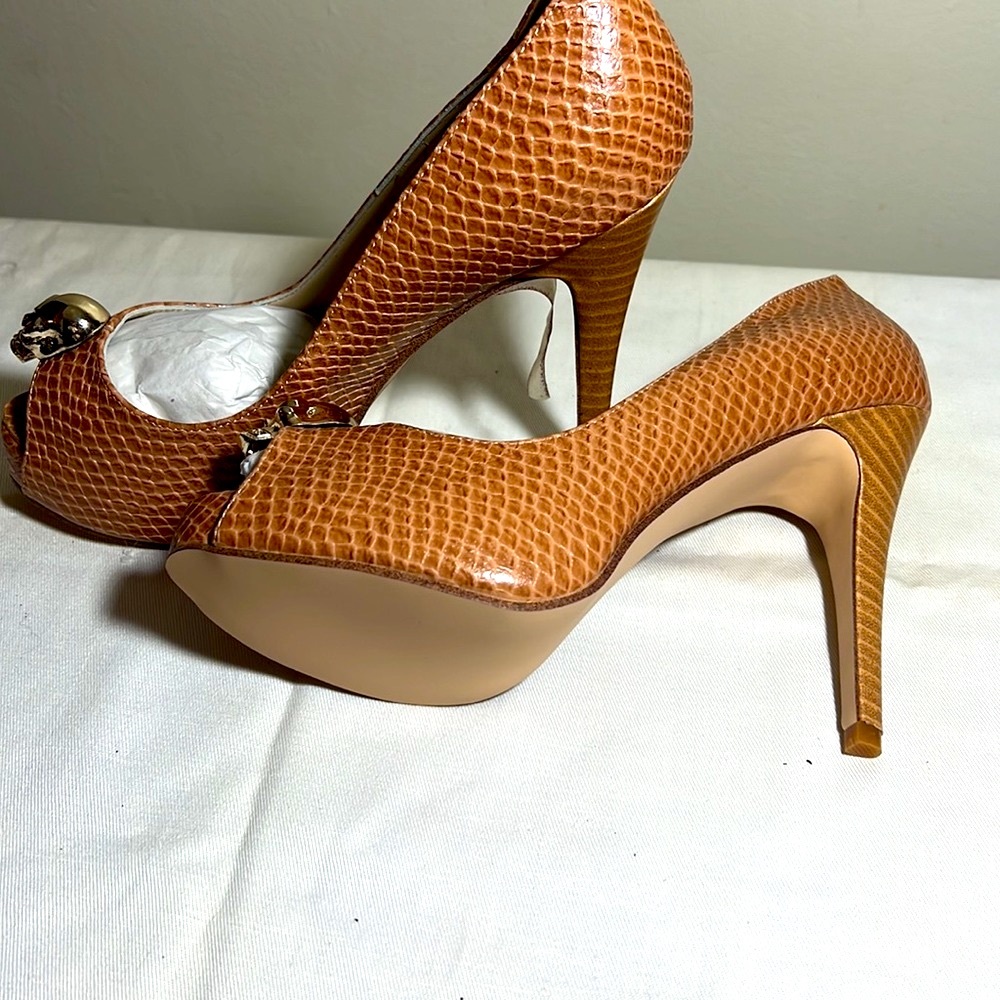 Alexander McQueen Beautiful eye-catching size 39 & 40 verycomfortable 3 1/2 inch